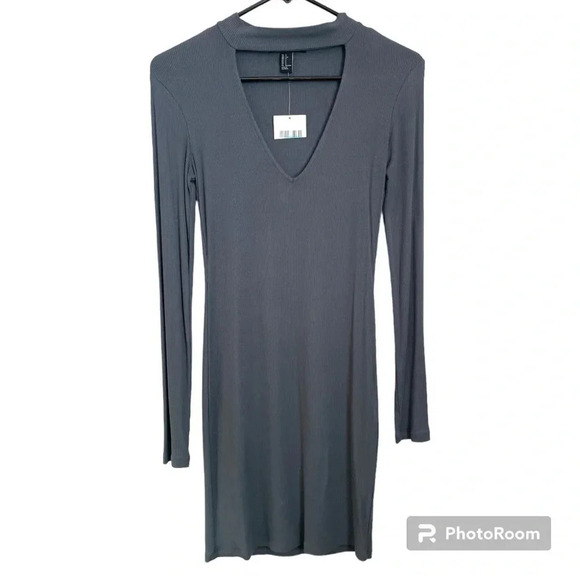 Forever 21 Ribbed V-Neck Cut-Out
Lightweight Sweater Dress Women’s size Small - Picture 4 of 11